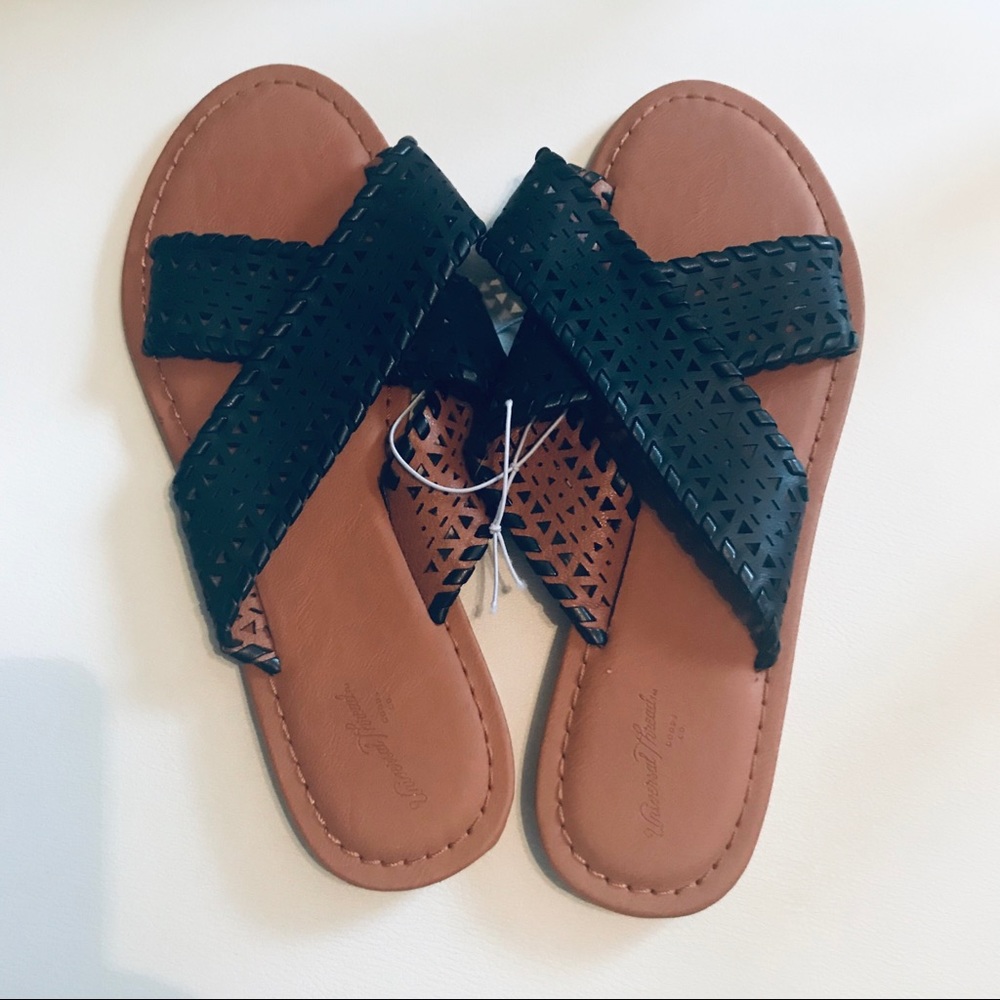 NWT, Universal Thread, black crisscross sandals